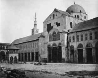 Vista esterna della sala di preghiera, Moschea degli Omayyadi, Damasco, Siria, 1862